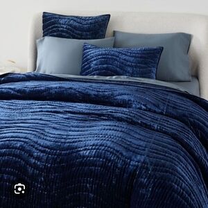 West Elm Lush Velvet Wave Euro Sham - Luxurious Navy Midnight Blue Velvet - Stan